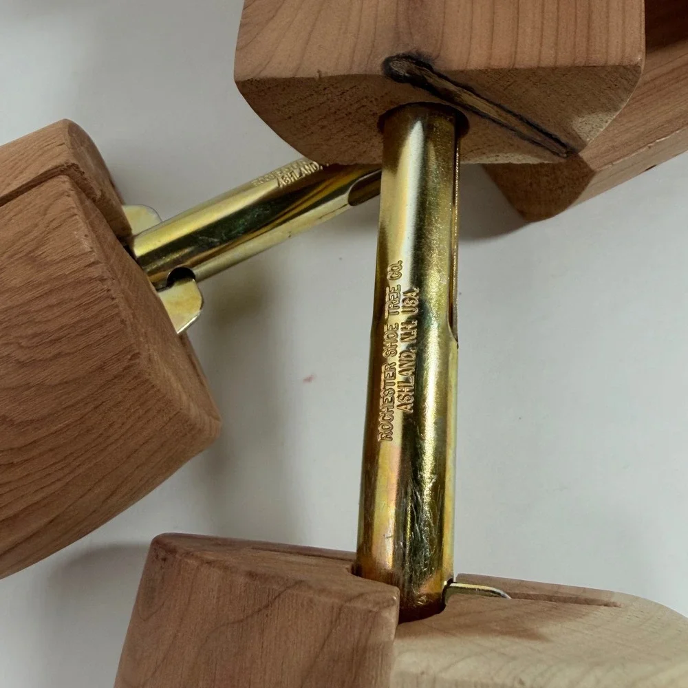 Alfani Red Cedar Wood Shoe Trees Shapers Split Toe Brass Tension Hardware Mens